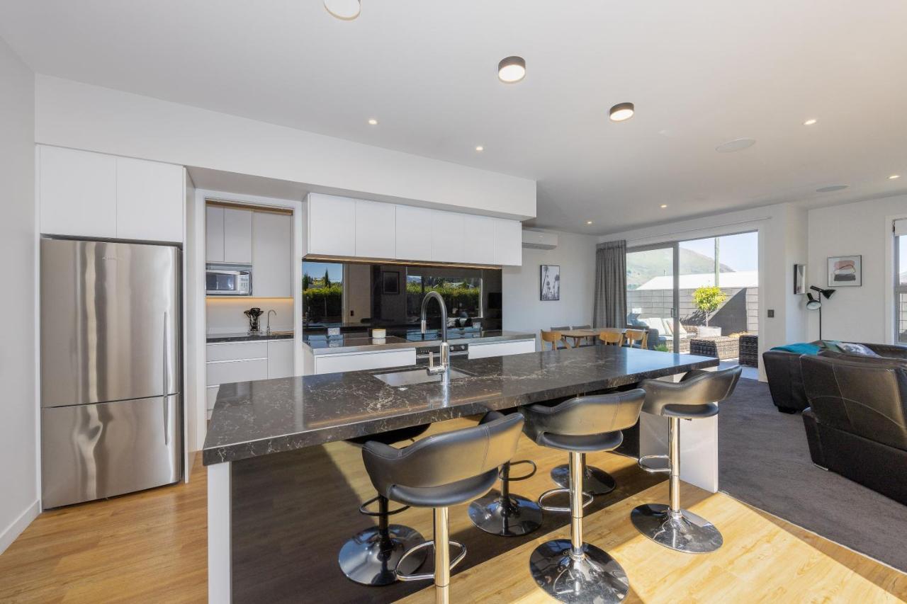 Prime Location On Warren St - 3 Bedroom Town House Wanaka Exterior photo